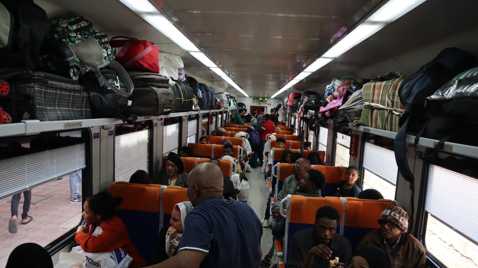 السكة الحديد تسير قطاراً خاصاً لنقل مئات الأسر السودانية ضمن العودة الطوعية (4)