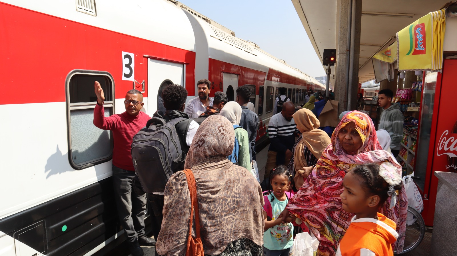 السكة الحديد تسير قطاراً خاصاً لنقل مئات الأسر السودانية ضمن العودة الطوعية (3)