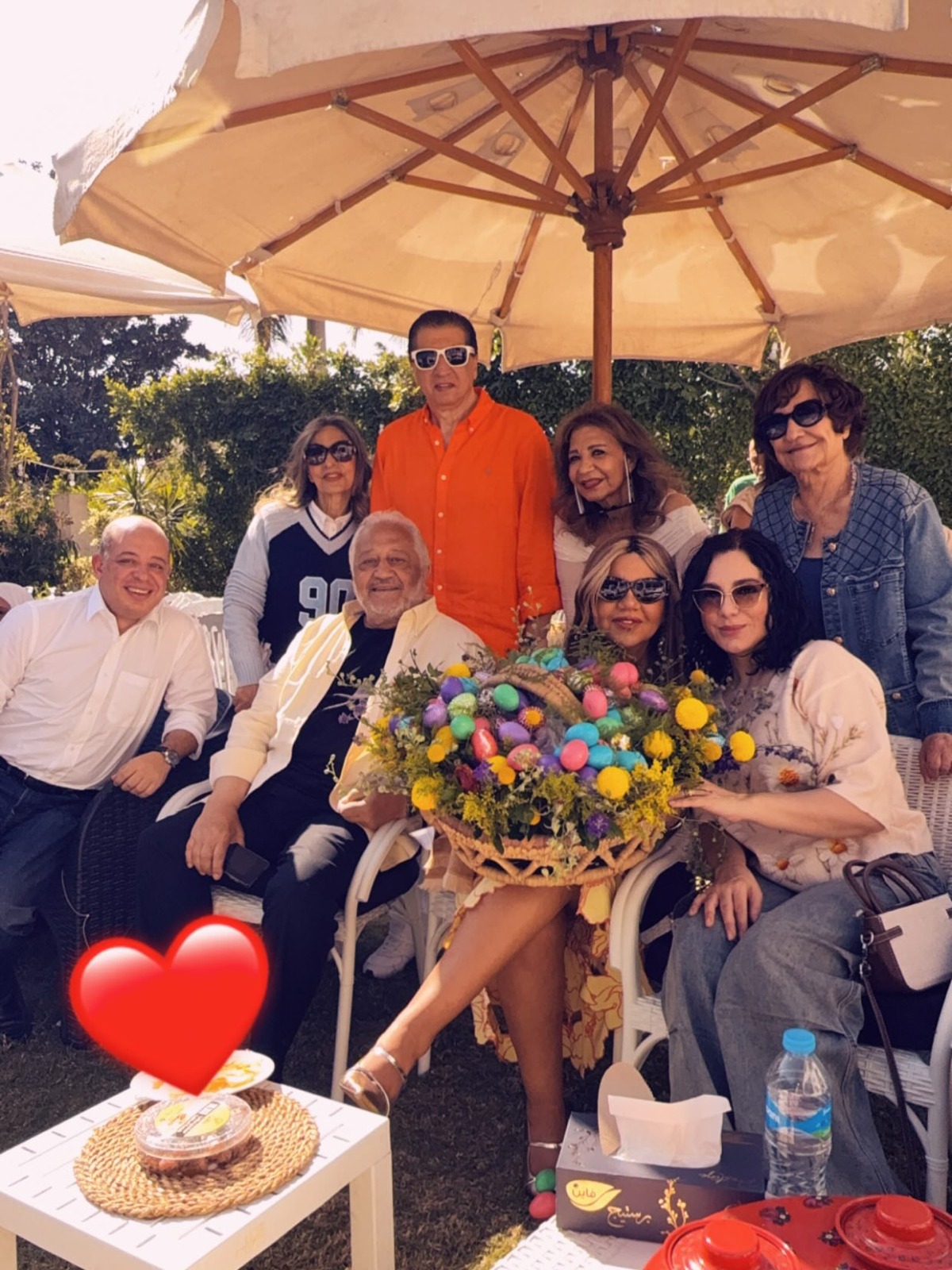 فسيخ ورنجة وبصل وبيض ملون.. نجوم ونجمات الفن يحتفلون بشم النسيم (9)