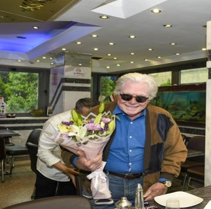 زفة بالمزمار على انغام يا واد يا تقيل احتفالا بزيارة حسين فهمي للكشري أبو طارق (4)