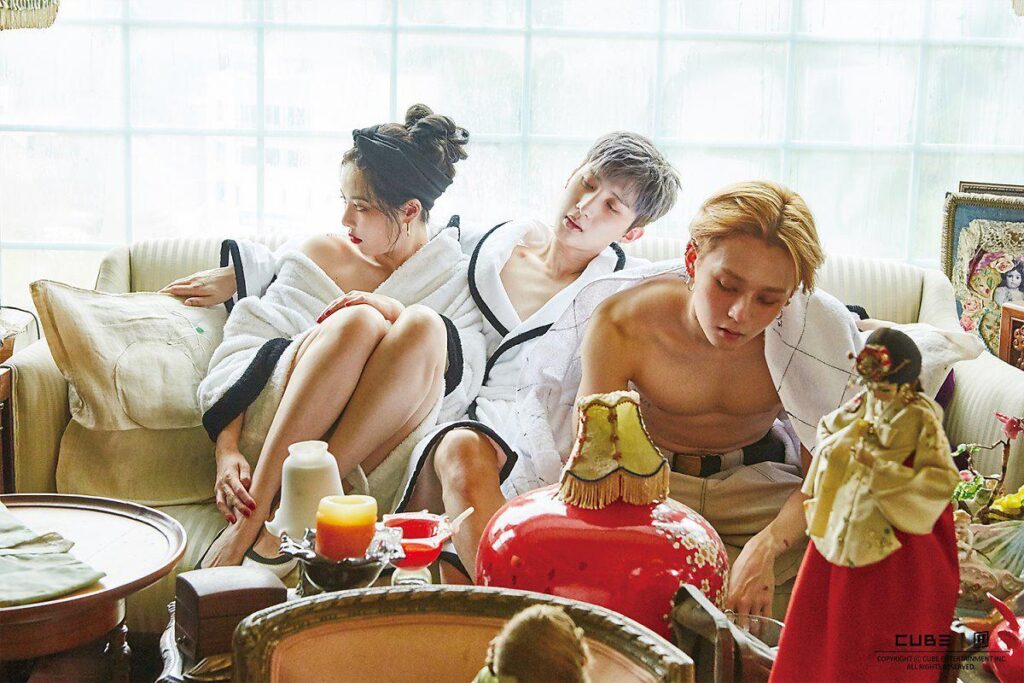 الذكرى التاسعة السعيدة لـ Triple H (HyunA، PENTAGON Hui وDAWN)!