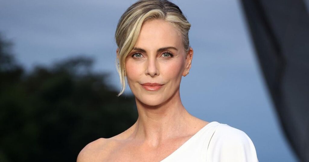 تشارليز ثيرون: "هكذا أنهت والدتي حياة والدي أمام عيني!"