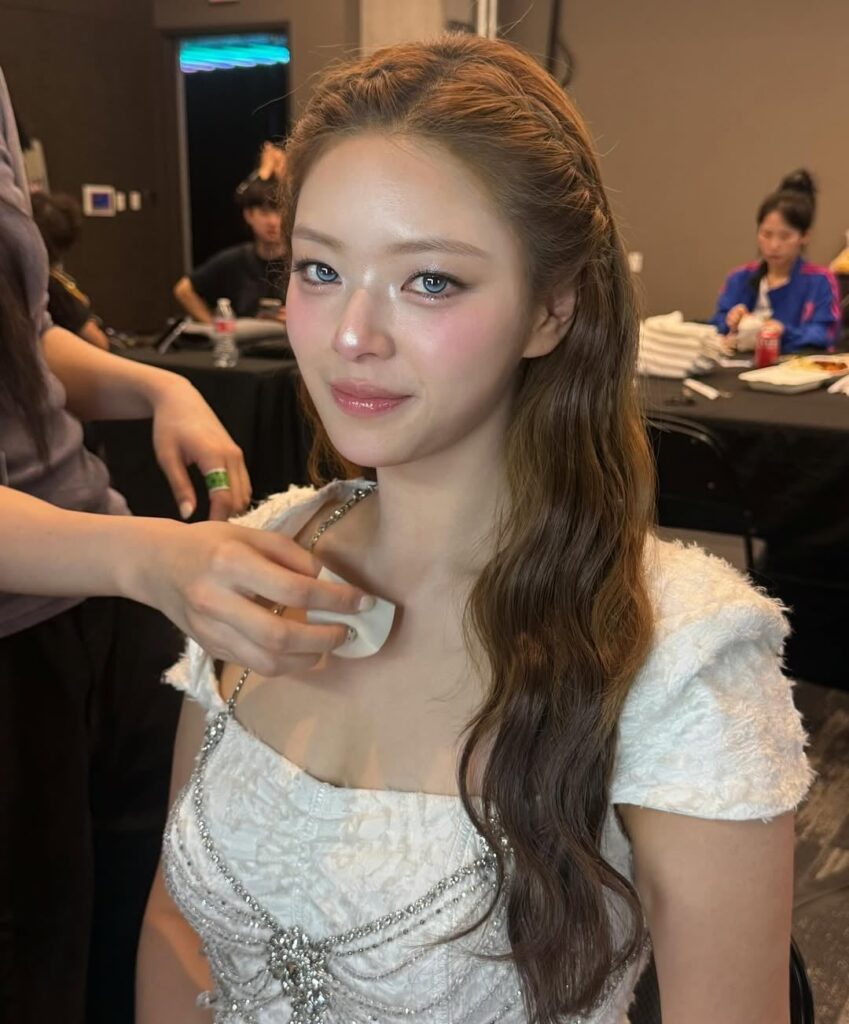 260423 تحديث انستقرام yullvely - جونغيون في كرسي المكياج تبدو رائعة "👸♥"