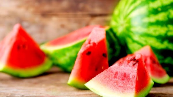 علامات تدل على فساد البطيخ