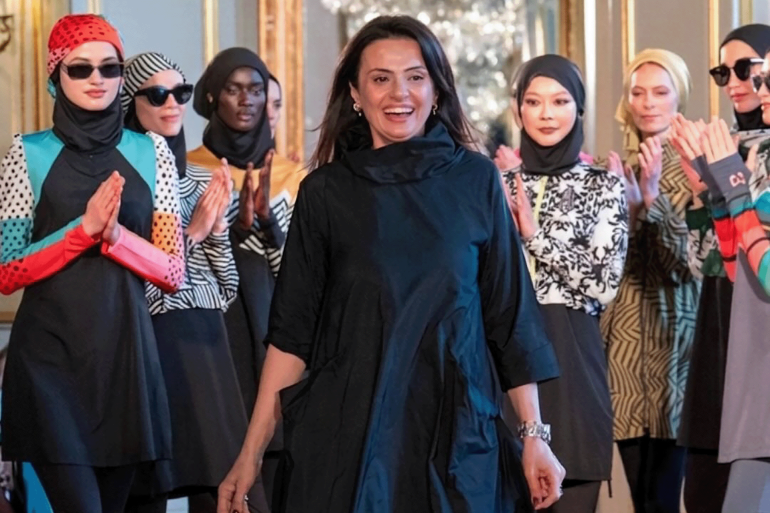 عرض أزياء المصدر: حساب enigmamagazine على إنسنغرام https://www.instagram.com/p/DXl0MxyDb2a/?img_index=2