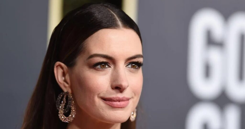 آن هاثاواي "أجمل نساء العالم" بعمر الـ43