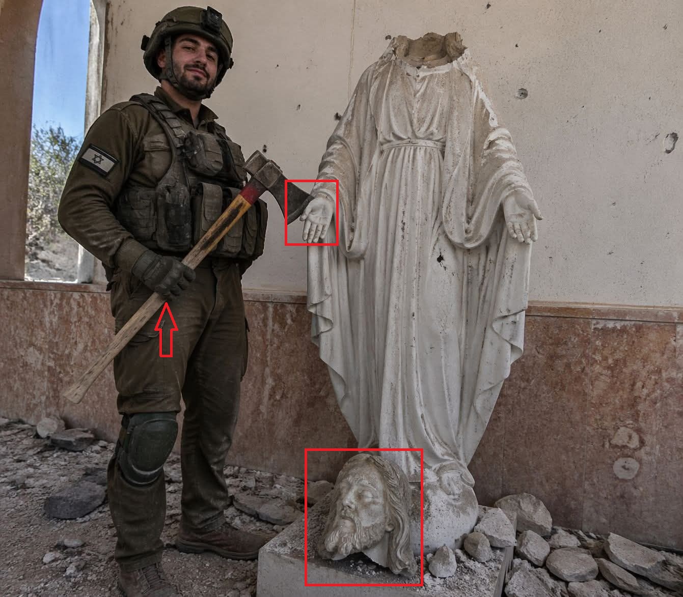 مؤشرات الى الذكاء الاصطناعي في الصورة اشرنا اليها بالاحمر 