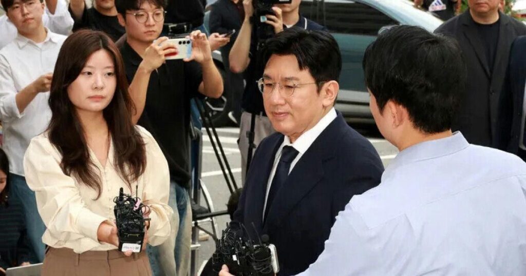 السفارة الأمريكية تطلب استثناء السفر لرئيس HYBE بانج سي هيوك وسط التحقيق المستمر