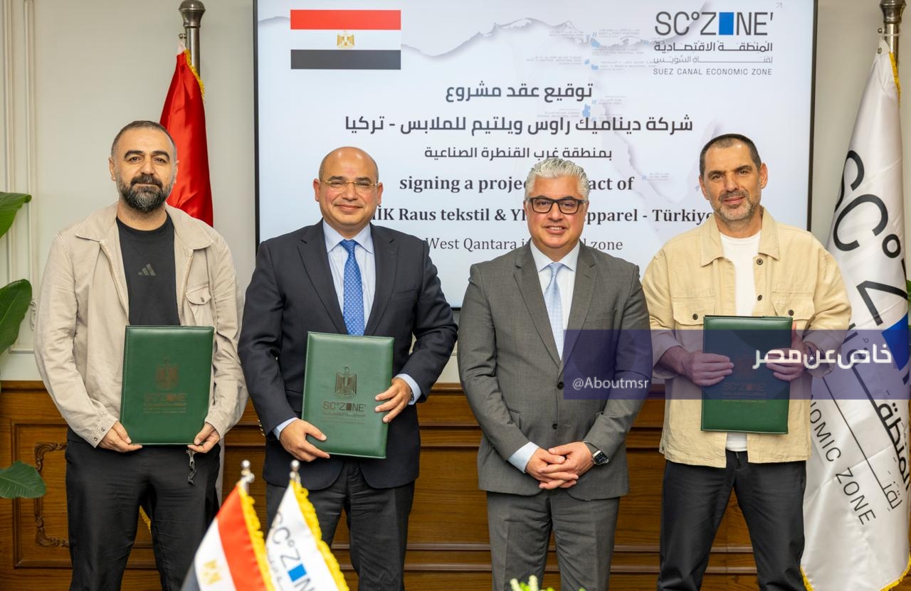 جانب من توقيع عقود المشروع