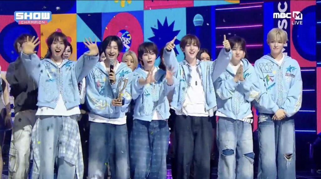 حقق KickFlip فوزه الأول لـ "Eye-Poppin" على MBC M Show Champion (260415)