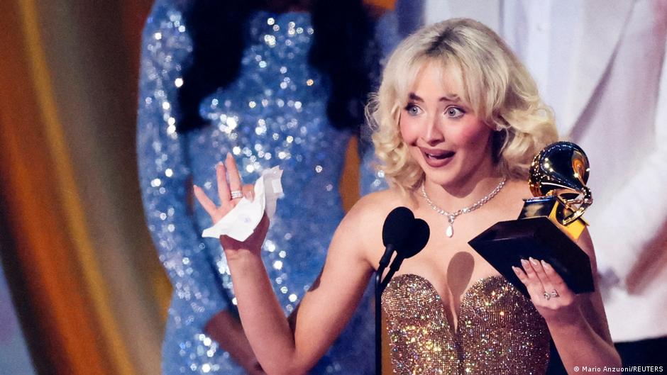 جدل سابرينا كاربنتر بسبب هتاف عربي في كوتشيلا