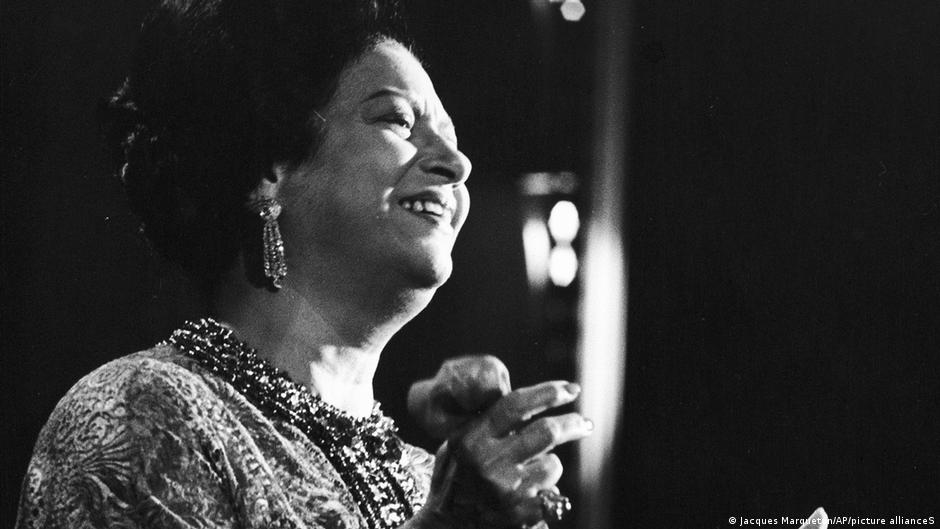 60 عاما من الخلود في حضرة “الهرم الرابع” أم كلثوم 60 عاما من الخلود في حضرة "الهرم الرابع" أم كلثوم