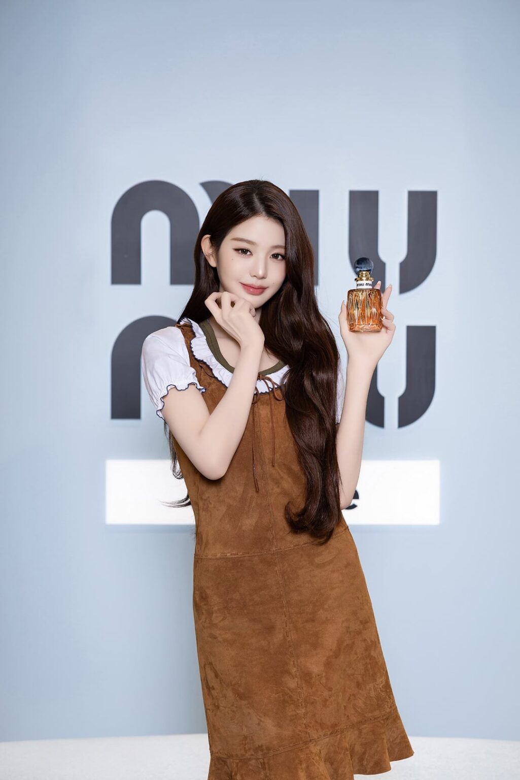 260415 تحديث قناة Miu Miu Korea Kakao مع Wonyoung