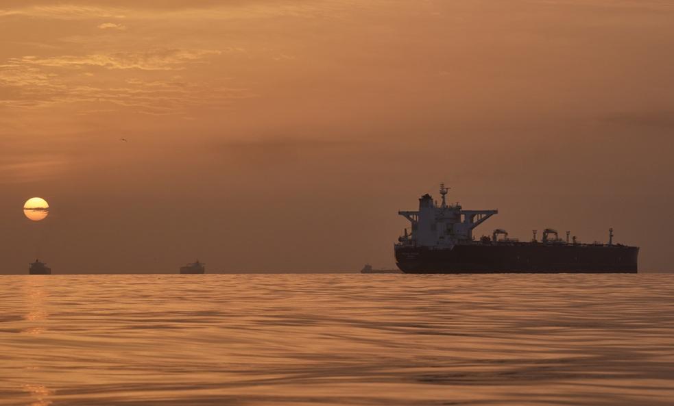 ​20 ⁠سفينة عبرت مضيق هرمز يوم ‌السبت