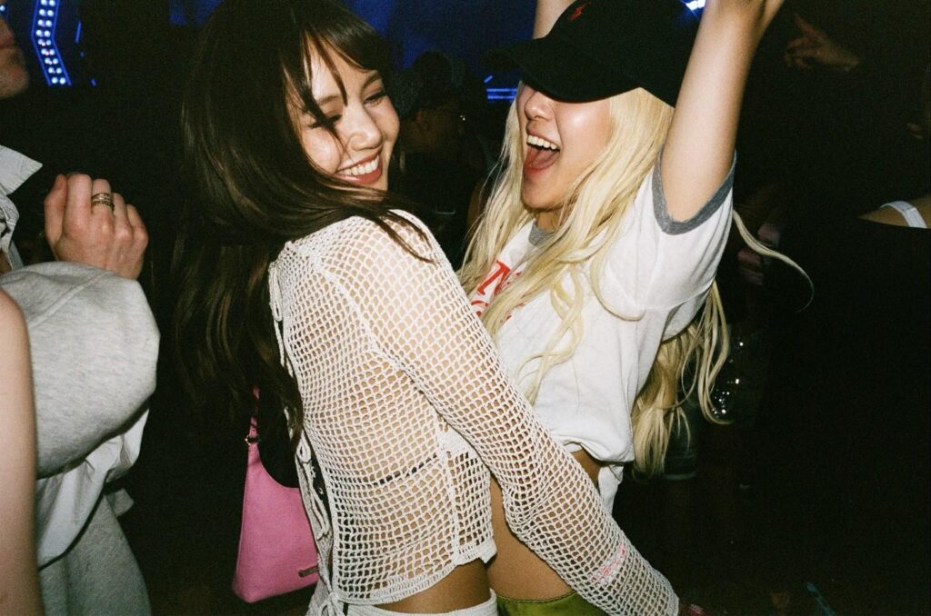 260424 مايلز هندريك IG: ليزا مع روزي