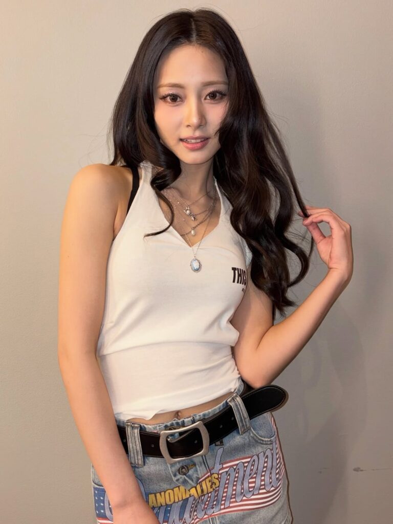 260428 تحديث تويتر مينارون - 7-ELEVEN تايوان تثير إعجاب TZUYU في مهرجان Kaohsiung Beer Rock لعام 2026 مع تلميحات هائلة. "لقد وصلت ابنة تايوان 🫵🏻"