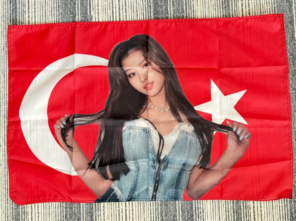 أعلام تركيا مرتين