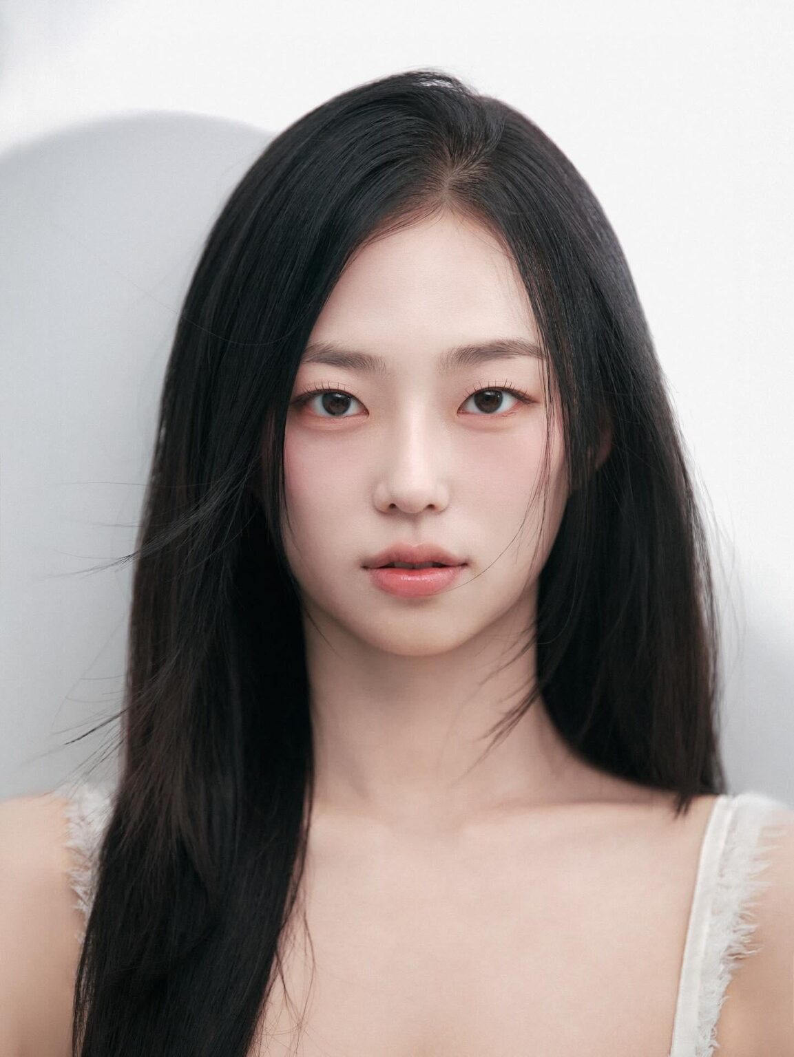 الذكرى السنوية الثالثة السعيدة لترسيمها المنفرد لـ CLC Yeeun!