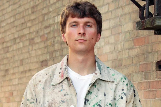 مصمم أزياء مصمم أزياء