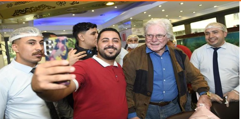 زفة بالمزمار على انغام يا واد يا تقيل احتفالا بزيارة حسين فهمي للكشري أبو طارق (5)