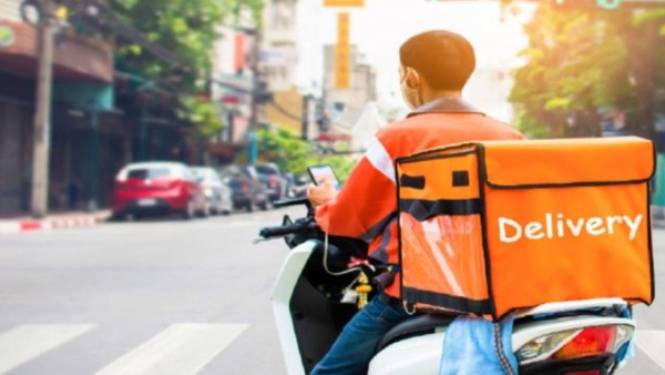 قفز من الشرفة بعد الاستلام| سرقة هواتف بـ96 ألف جنيه تقود لاتهام طالب.. ووالدته تكشف مفاجأة: بطاقته مفقودة منذ شهور