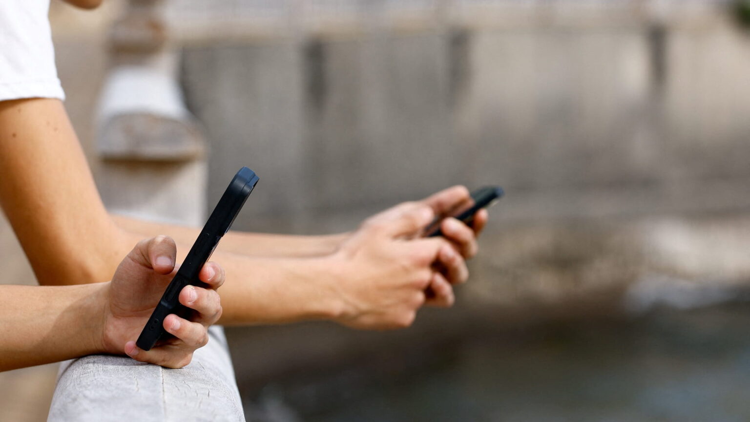 تركيا تقر قانوناً يحظر وسائل التواصل الاجتماعي لمن هم دون 15 عاماً