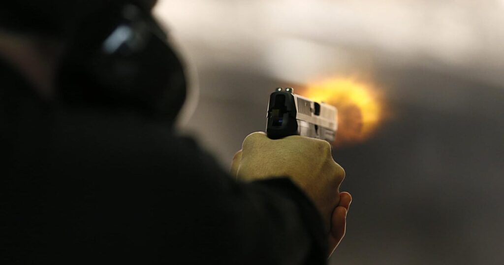 أطلق النّار عليه ثمّ أحرق جثّتَه... إليكم ما حصل!