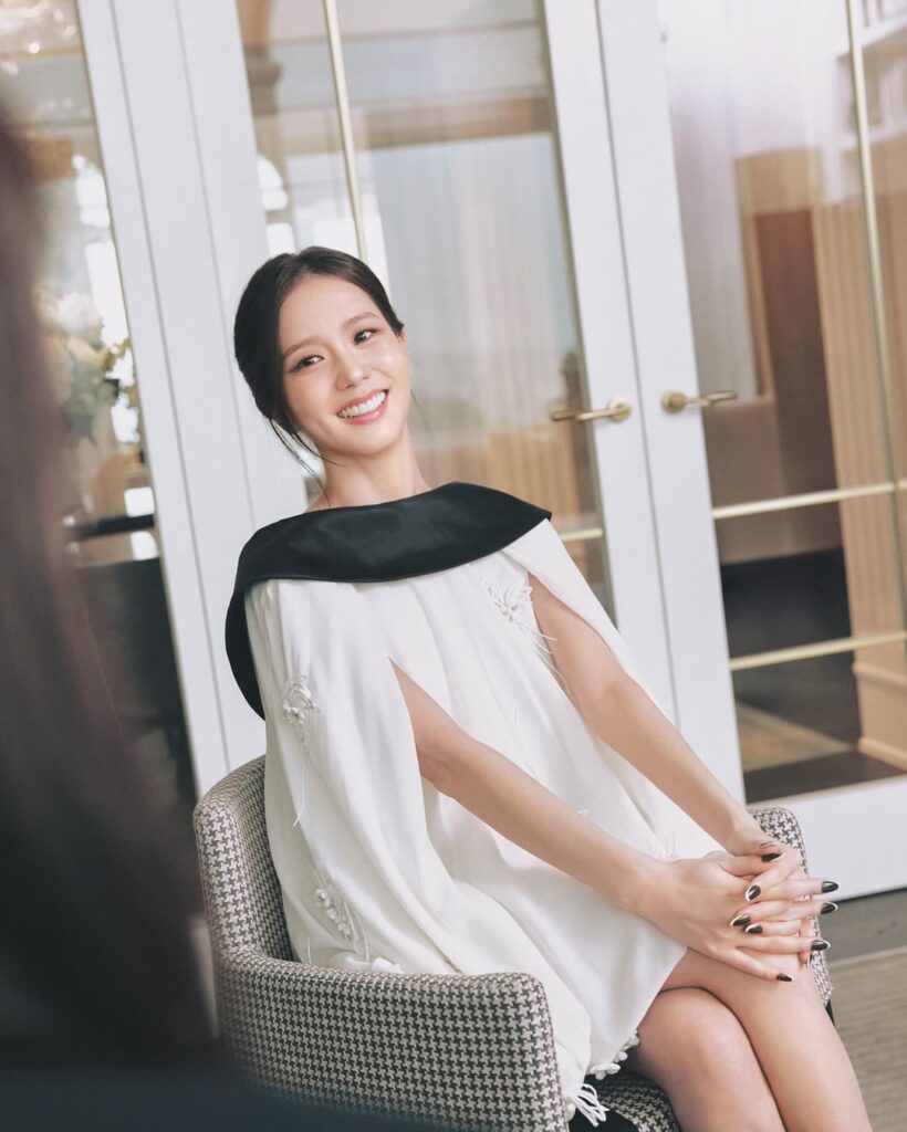 260424 تحديث harpersbazaarmy على الانستقرام مع جيسو