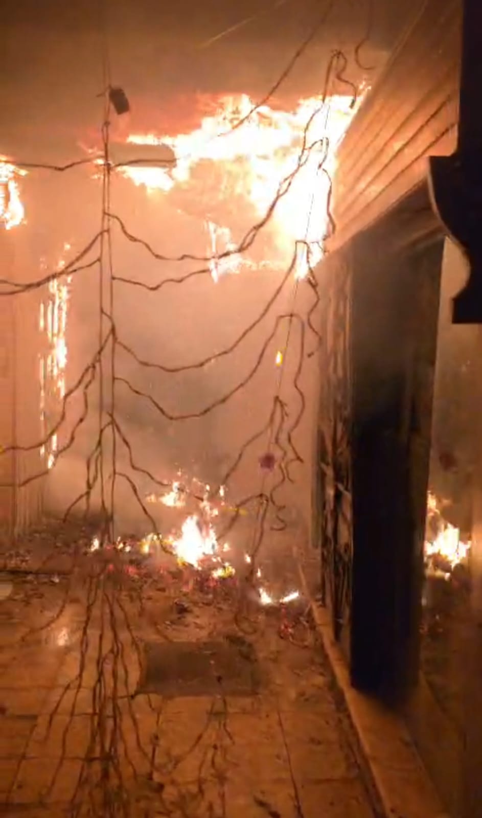 جانب من الحريق (1)