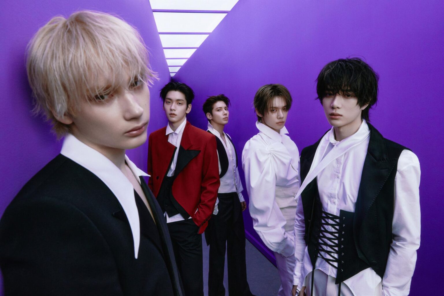 TXT تصنع التاريخ كأول فنان أجنبي يتصدر مخطط Oricon الأسبوعي بـ 14 ألبومًا متتاليًا