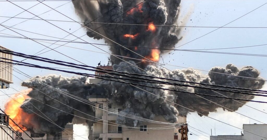 إسرائيل تواصل غاراتها على جنوب لبنان تزامنا مع انطلاق مفاوضات واشنطن | أخبار