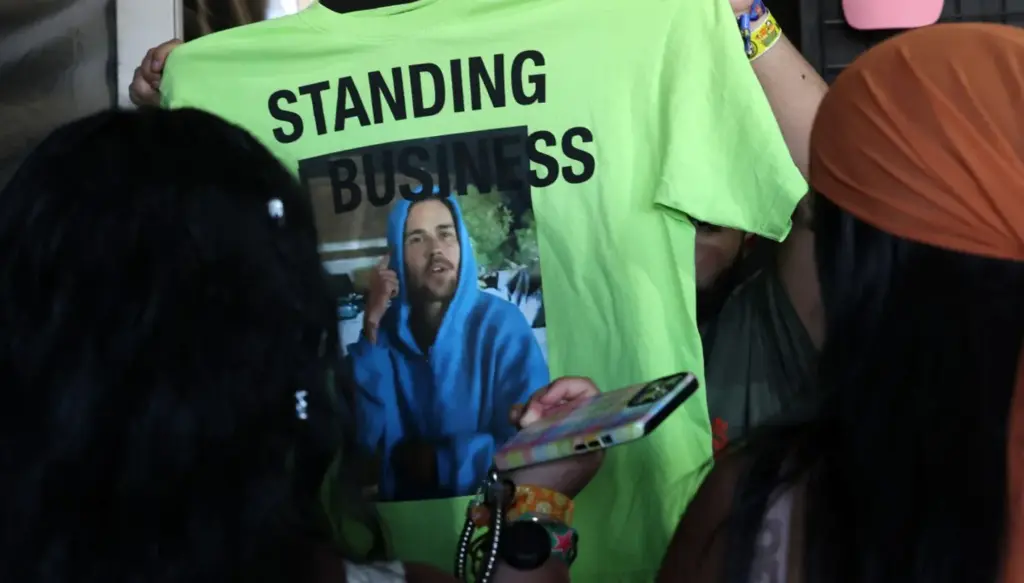 جاستن بيبر يثير الجدل في كوتشيلا 2026... لحظات غريبة وانتقادات واسعة (فيديو وصور)