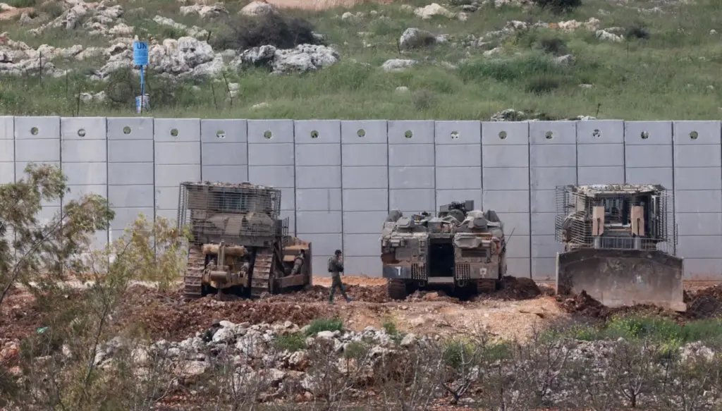 'حزب الله' في أول عملية بعد الهدنة: تدمير 4 دبابات بعبوة ناسفة في بلدة دير سريان جنوب لبنان