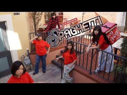 لقد رقصت مع حقيبة التوصيل في غلاف لـ Spaghetti by LE SSERAFIM مع نادي الرقص الخاص بي