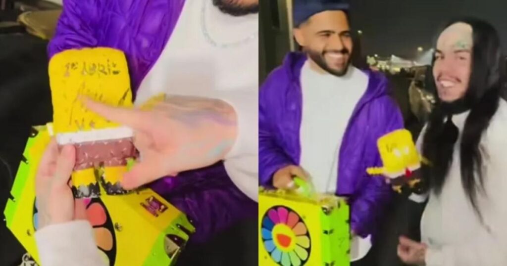 مغني راب يستعرض دمية "سبونج بوب" موقعة من نيكولاس مادورو.. ما القصة؟