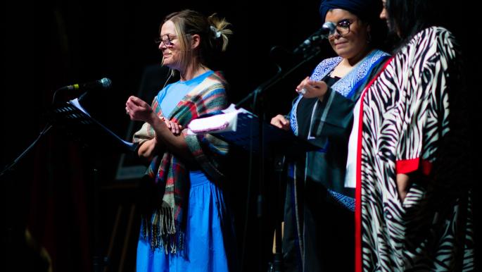 شاعرات يعُدن إلى المطبخ:فن الاعتراف الشعري على المسرح ب"البيرفورمنس"