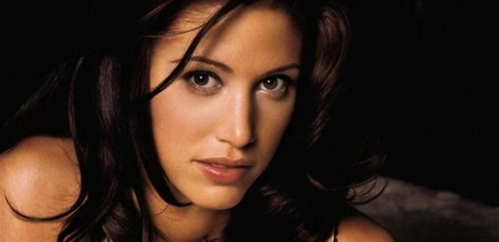 بعد طلاقها من زوجها.. ممثلة شهيرة تنضم الى موقع خاص بالبالغين! (صور)