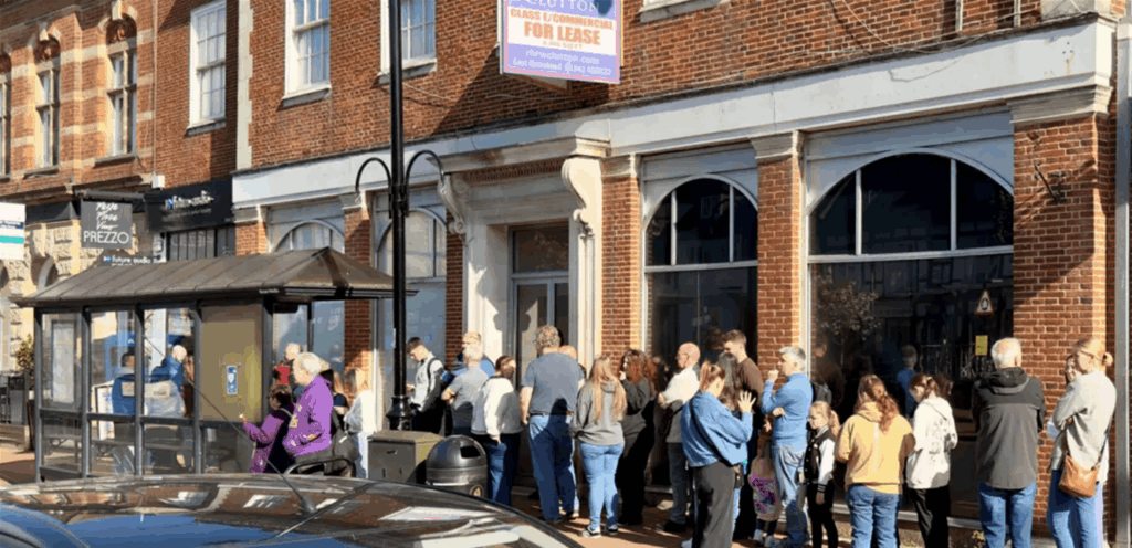 طوابير للحصول على إصدارات حصرية في يوم متاجر الأسطوانات