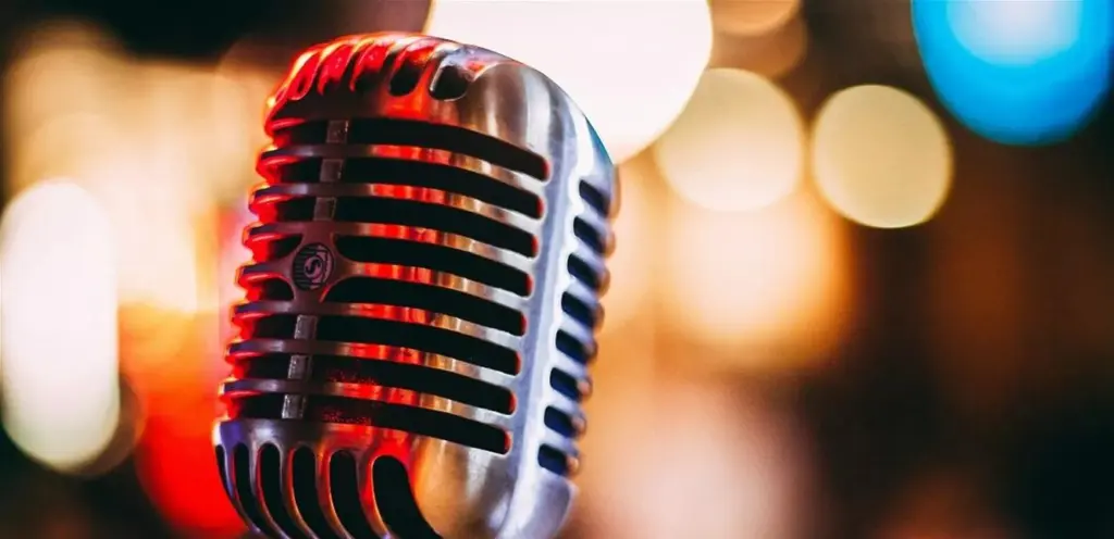 فنان في ورطة.. العثور على جثة ابنة الـ 14 عاما داخل سيارته (صور)