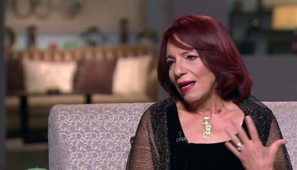 انهيار مفاجئ فوق سيارة نجل عارفة عبد الرسول… والنجاة بأعجوبة