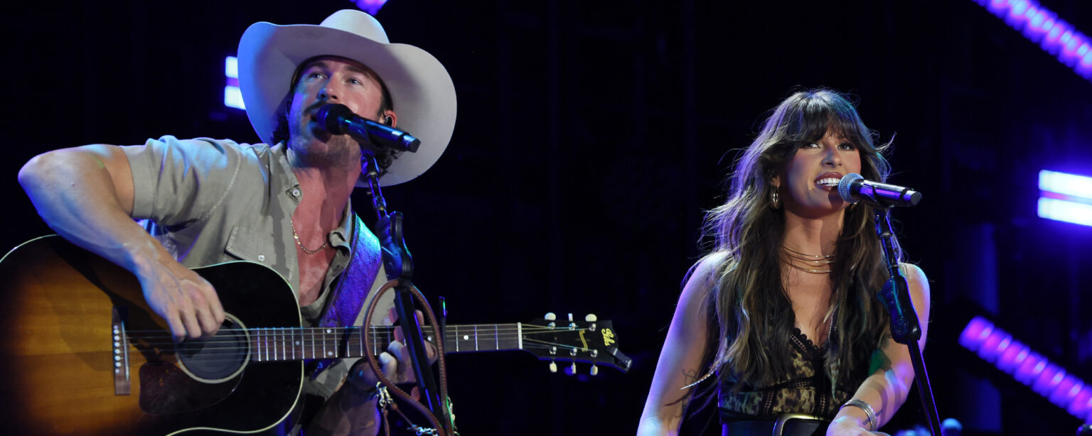 من “أسوأ أغنية أداء” إلى الأغنية رقم 1: إيلا لانغلي تقول إن رد التسمية لم يوقف رؤيتها لأغنية “أنت تبدو وكأنك تحبني”.