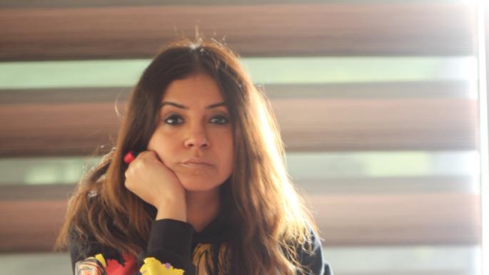 فيروز كراوية... العلاقة العابرة في "حب ساعة"