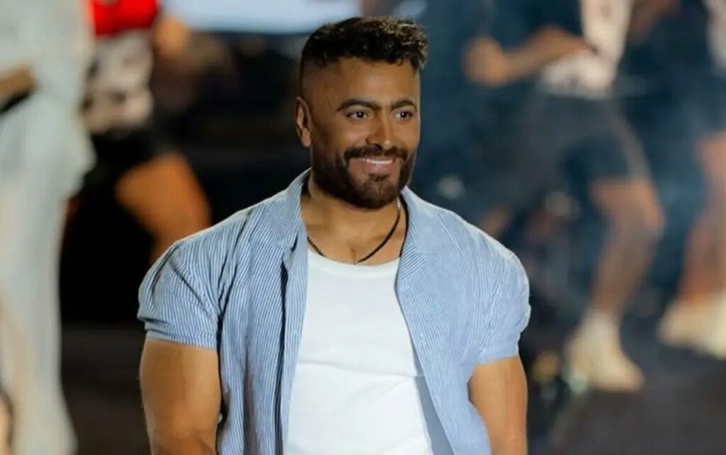 تامر حسني يستعين بالذكاء الاصطناعي لإعادة إحياء أغنية "يا بنت الإيه".. بالفيديو