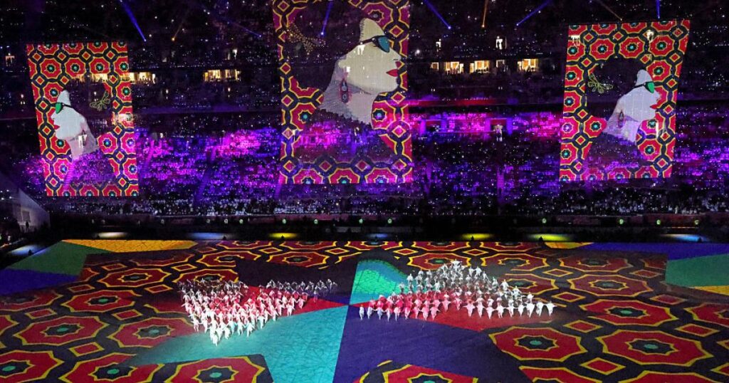 حين تتجاوز الأغنية صاحبها.. كيف يصبح العمل الفني ملكًا للناس؟