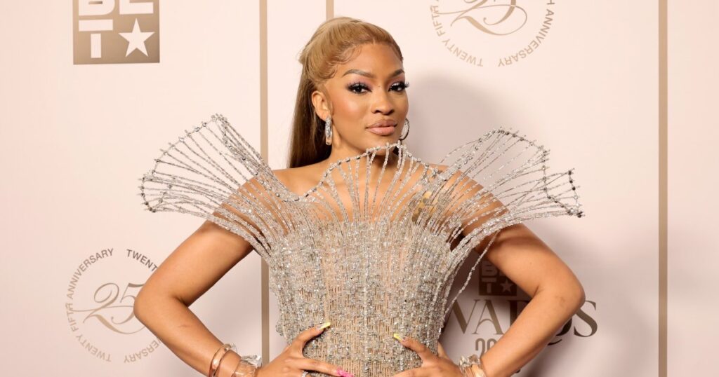 درو سيدورا يخرج عن صمته بعد أن أمر بإخلاء منزله درو سيدورا يخرج عن صمته بعد أن أمر بإخلاء منزله