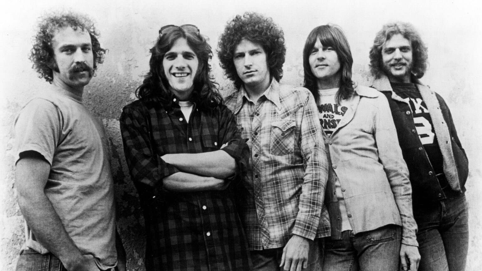 3 أغاني روك كلاسيكية رائعة بشكل لا يصدق والتي خيبت الفرق آمال معجبيها بعدم بثها على الهواء مباشرة