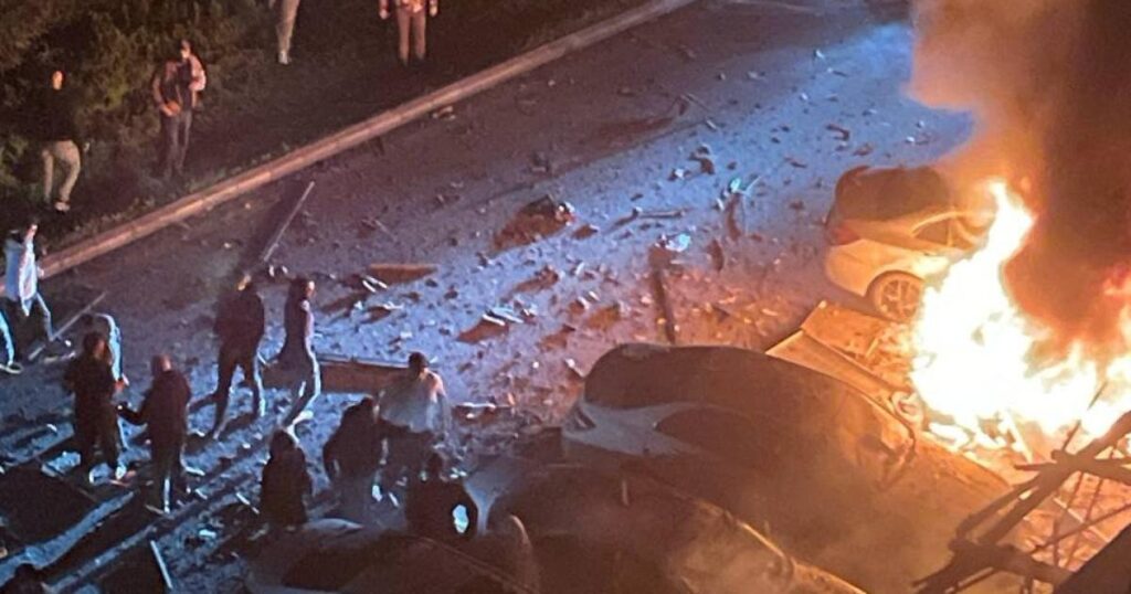 الحرب على لبنان.. غارة إسرائيلية على مدينة صيدا تتسبب بمجزرة الحرب على لبنان.. غارة إسرائيلية على مدينة صيدا تتسبب بمجزرة