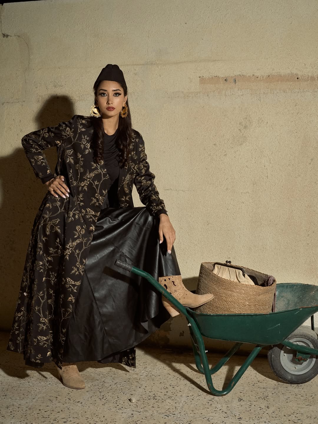 من مجموعة HINDAMI