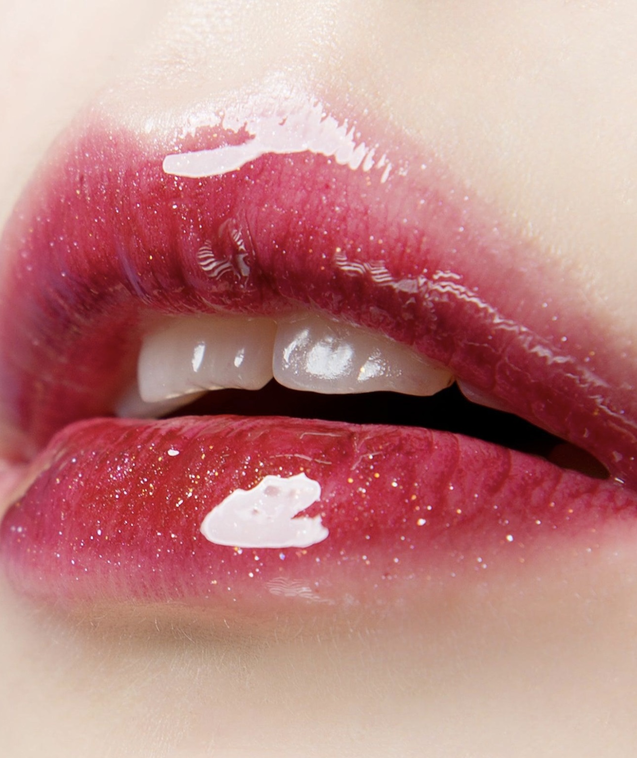 شفاه بتأثير هلامي (إنستغرام)