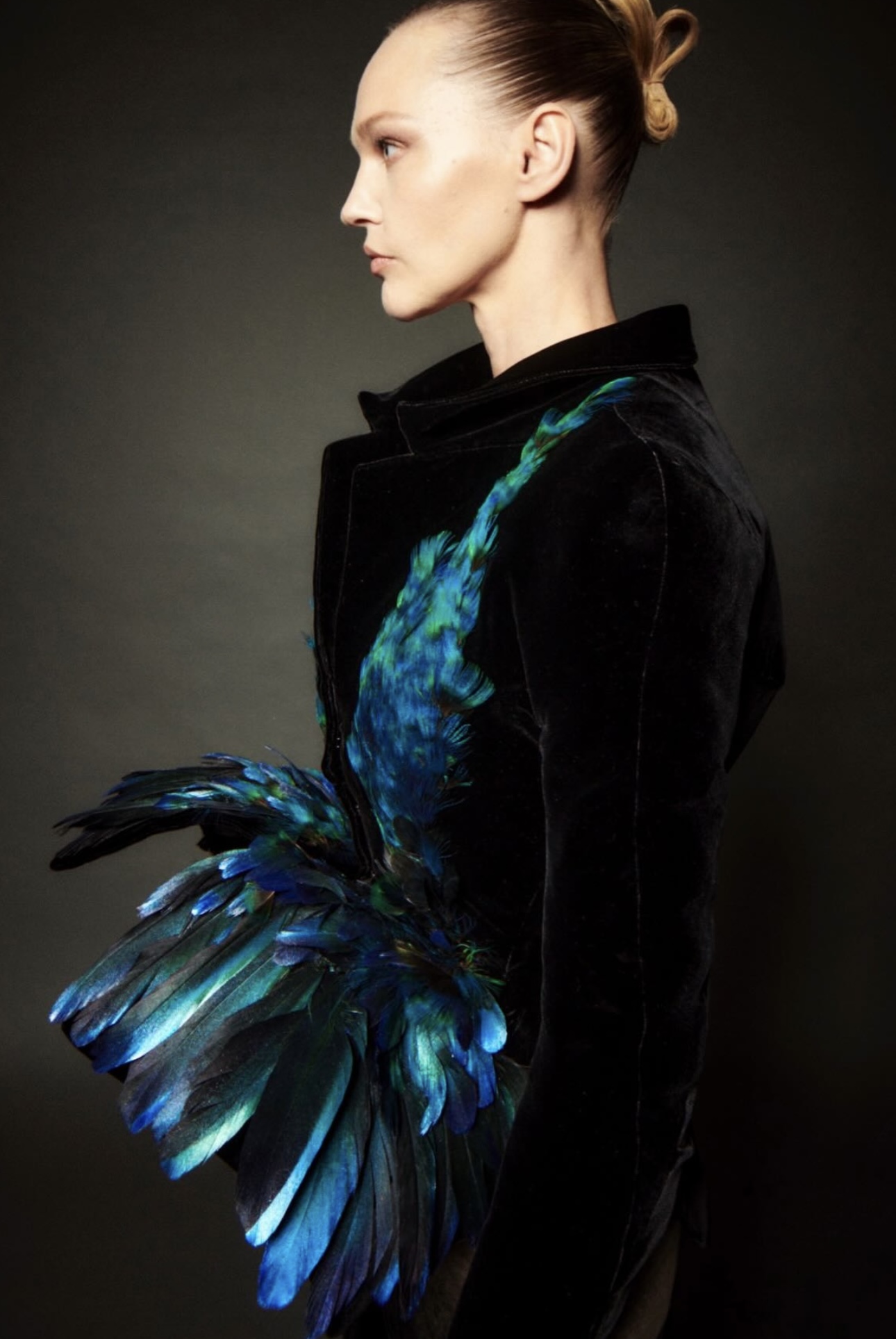   من تصاميم سكياباريلي بتأثير ملمسيّ Tactile (إنستغرام)